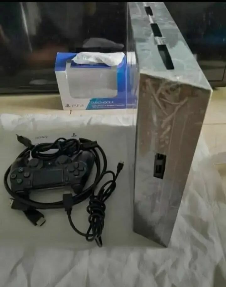 Console Sony PS4 avec Manette