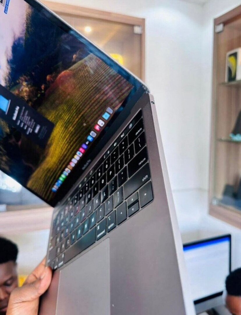 MacBook Pro M2 13inches 256gig