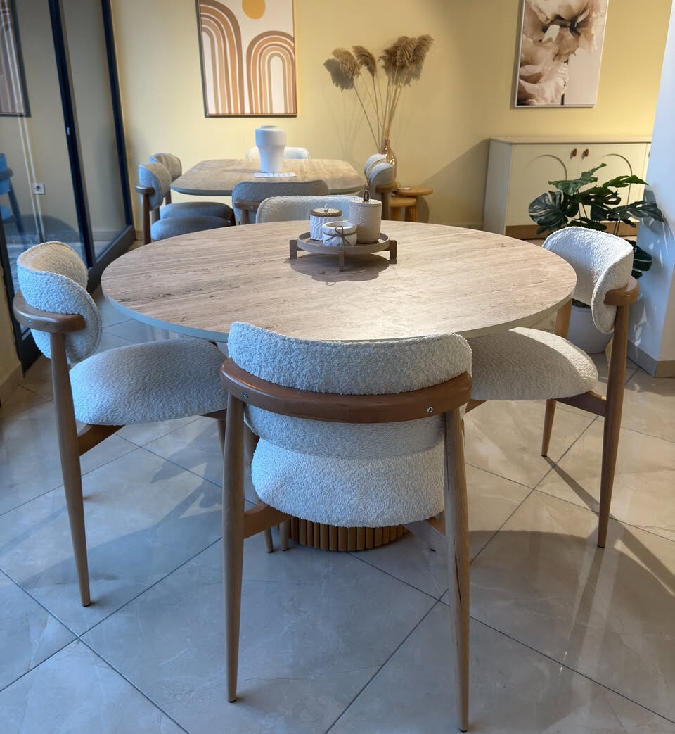 Table ronde en bois moderne