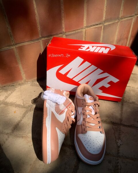 Nike SB Dunks Low Rose Whispers