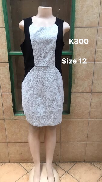 Women's Black and White Sleeveless Dress