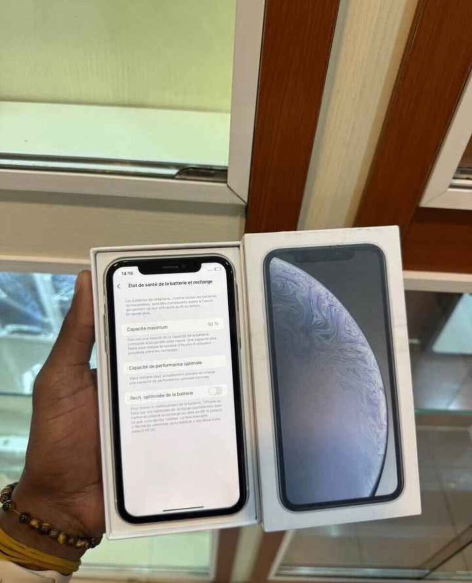Smartphones Apple iPhone XR