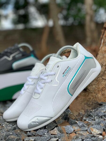 Baskets Puma couleur blanc