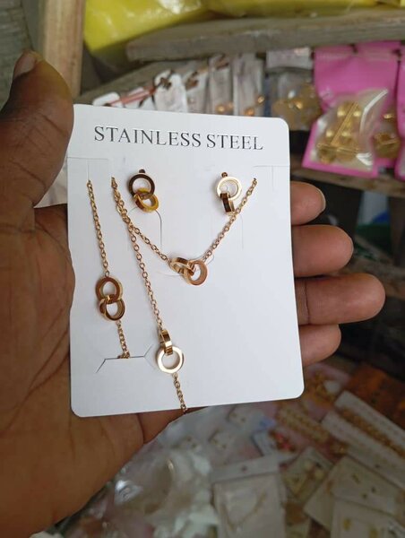 Parure boucle d'oreilles et collier acier inoxydable
