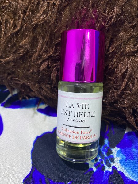 La Vie Est Belle Essence