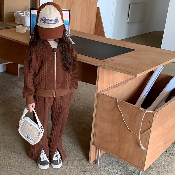 Модный спортивный костюм в корейском стиле