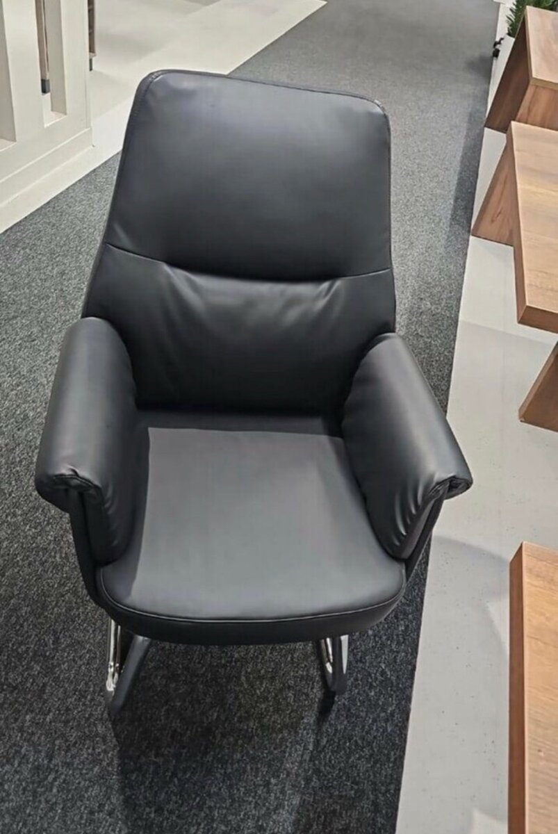 OFFICE CHAIR AVAILABLE