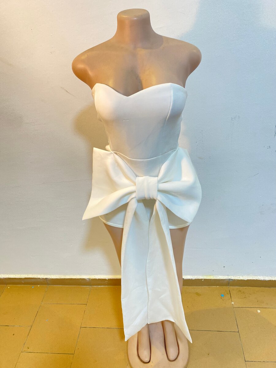 Robe bustier blanche élégante