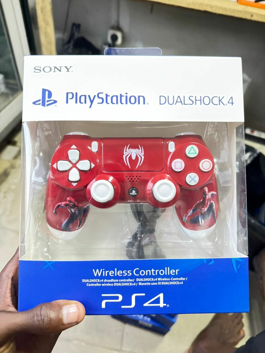 Manette PS4 design spiderman