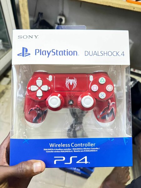 Manette PS4 design spiderman