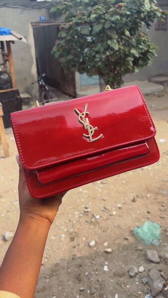 Sac à main rouge élégant