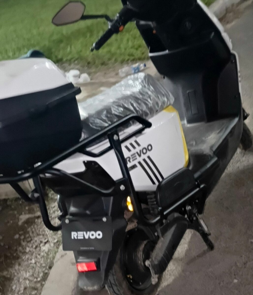 Scooter électrique REVOO