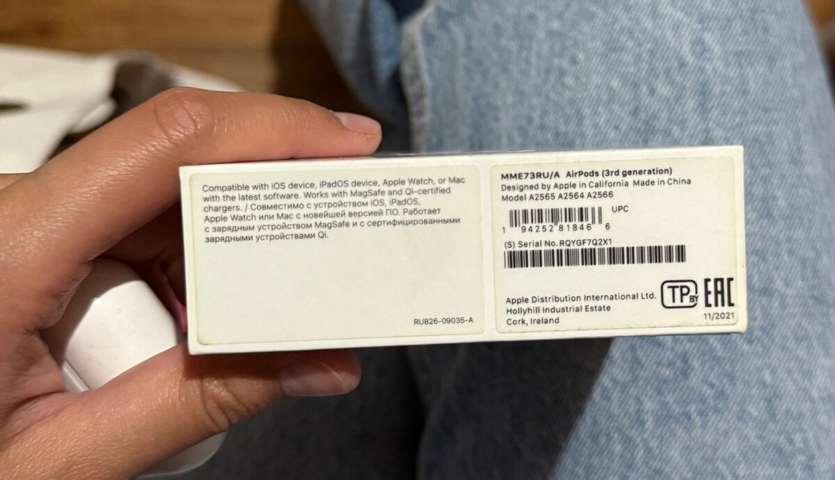 Правый наушник от AirPods 3