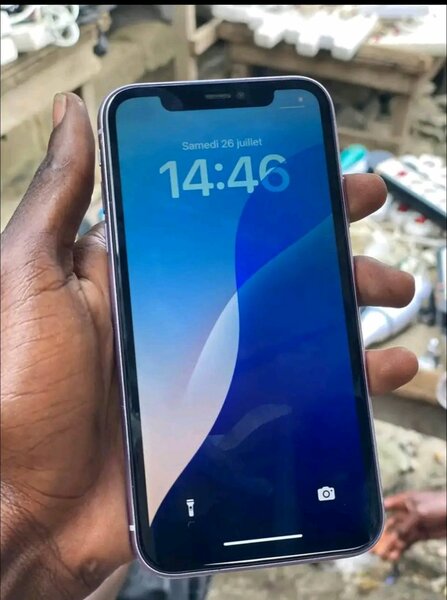 Smartphone avec écran brisé