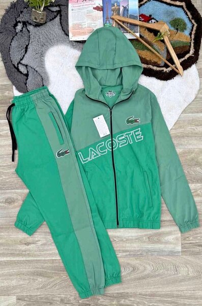 Survêtement à capuche vert