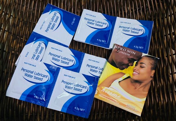 8 Lubrifiant + 3 préservatifs