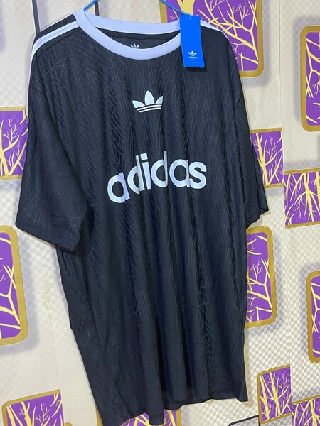 T-shirt noir Adidas
