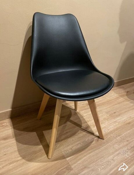 LOT DE 2 CHAISES TULIPE