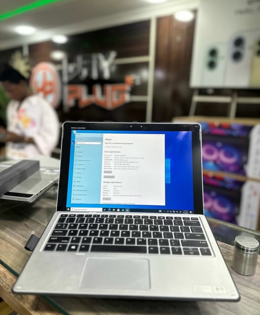 HP Elite X2 Core i7 8GB RAM 256gig