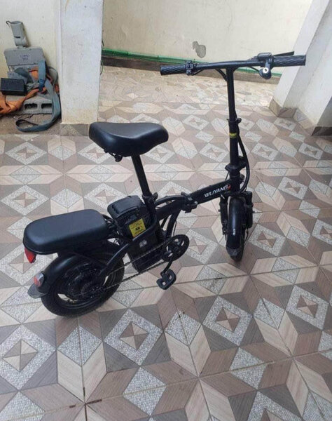 Vélo électrique pliant compact