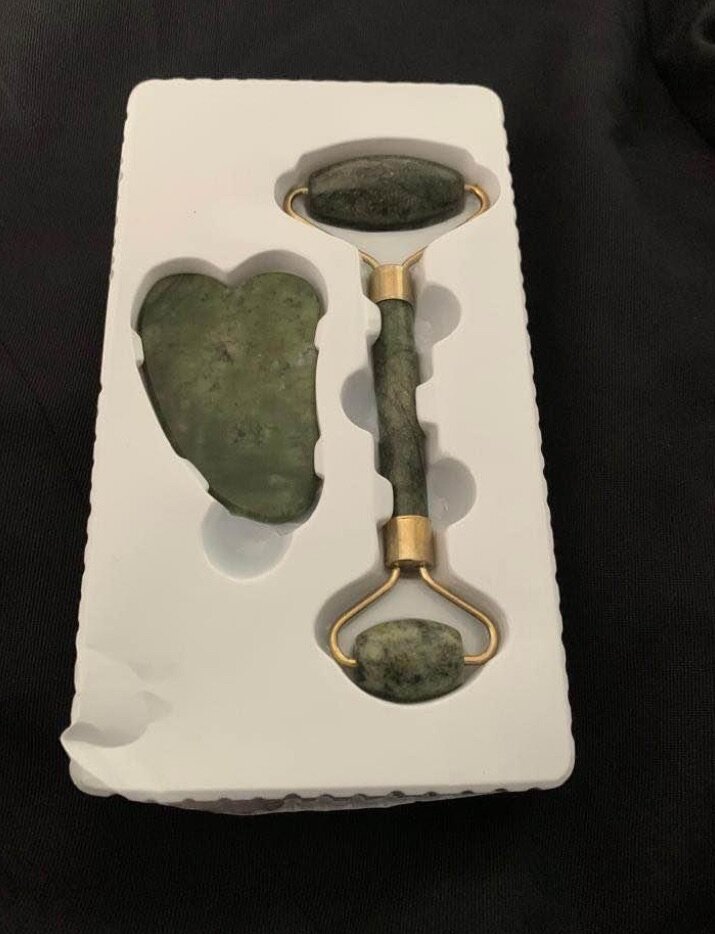 Gua sha et rouleau de jade