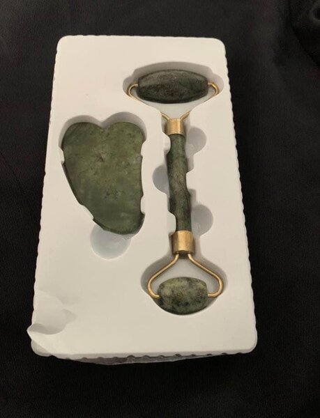 Gua sha et rouleau de jade