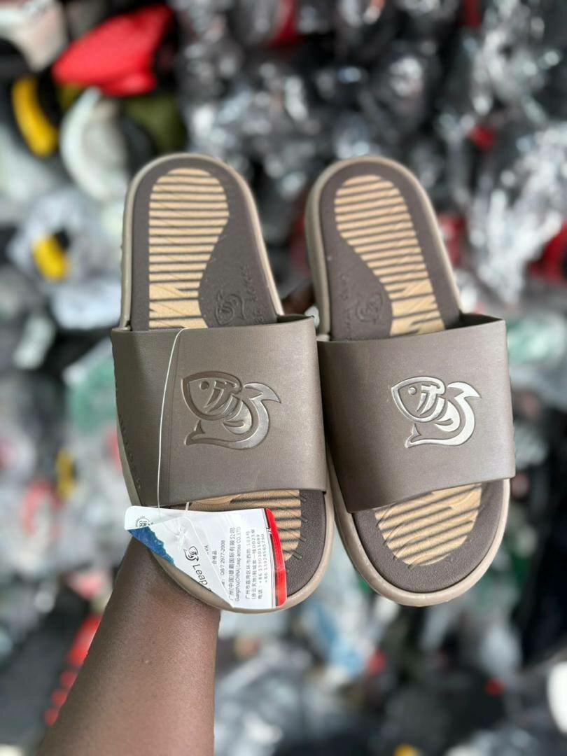 Claquettes confortables pour hommes