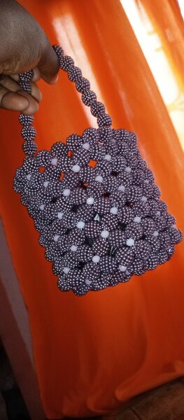 Sac à main perlé élégant