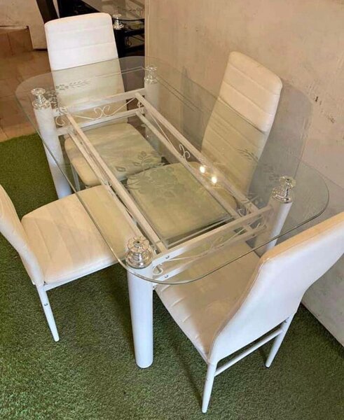 Table à manger en verre modern