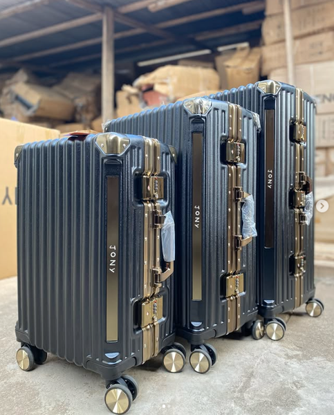 Aluminum Polycarbonate Luggage