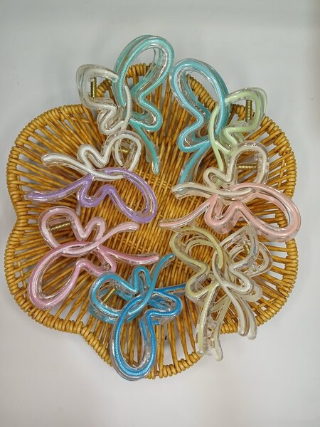 Butterfly claw clip