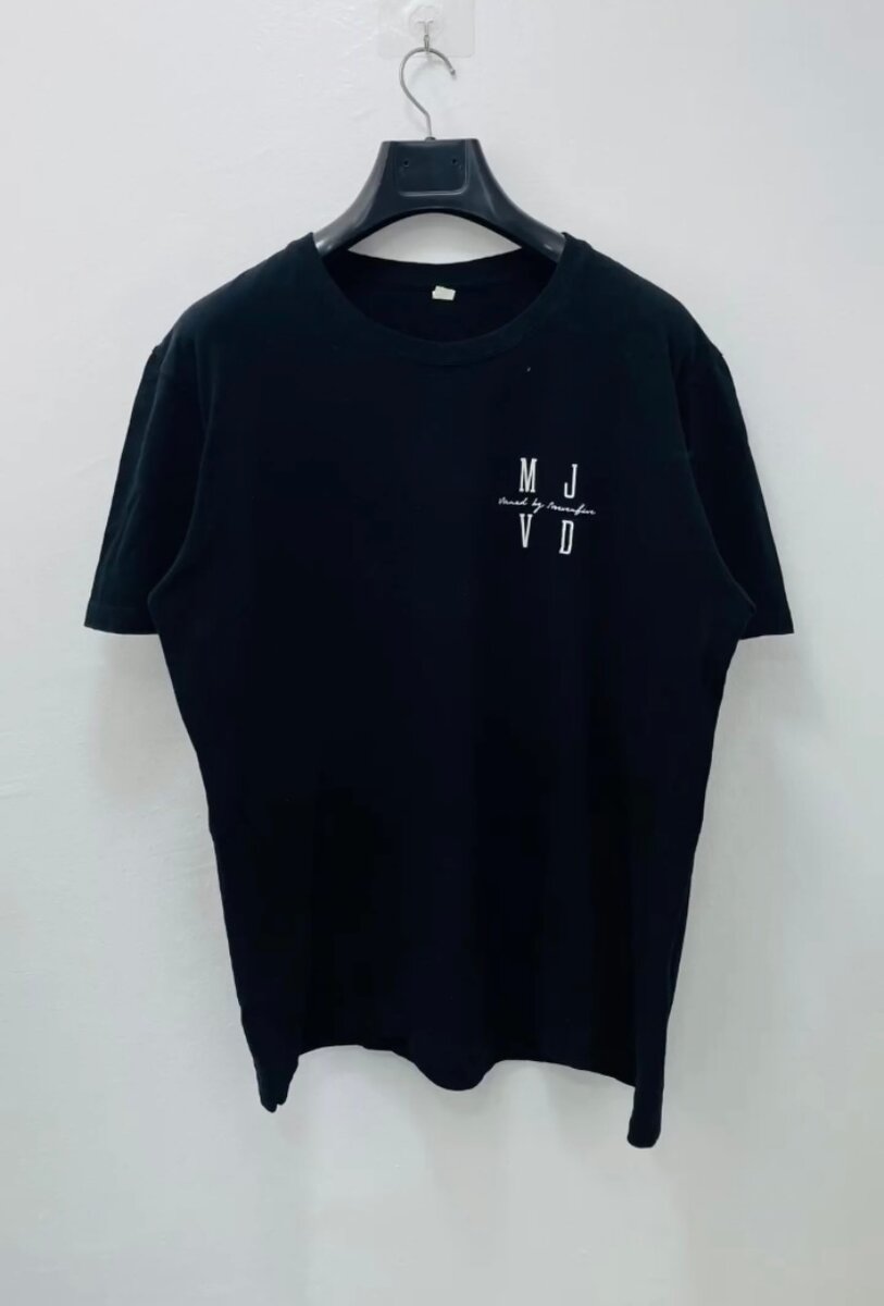 T-shirt noir minimaliste