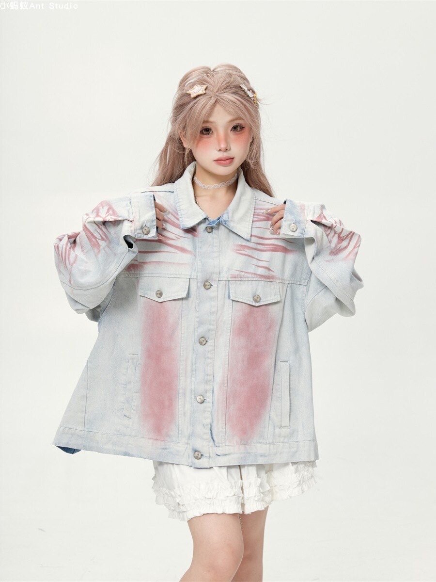 Джинсовая куртка с эффектом потертостей и абстрактными узора