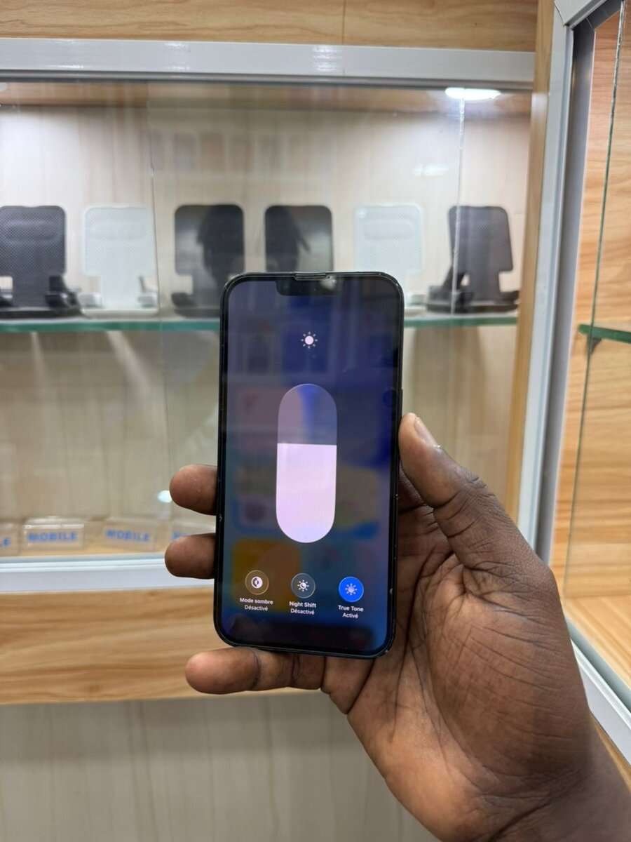 iPhone 13 simple Noir