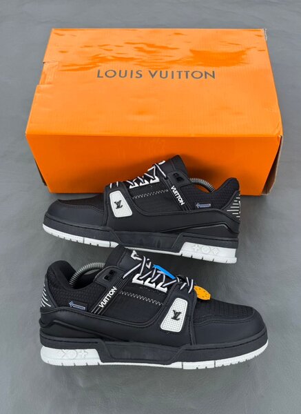 Baskets noires Louis Vuitton élégantes