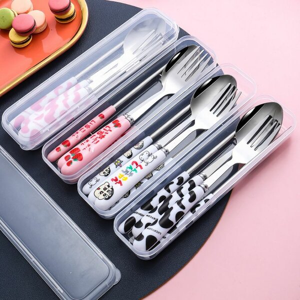 Portable cutlery set