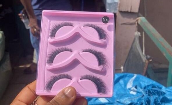Faux Cils Volumineux