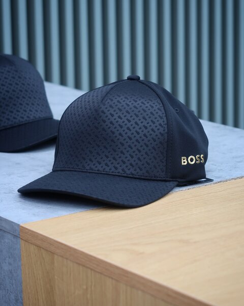 Мужская кепка от Boss