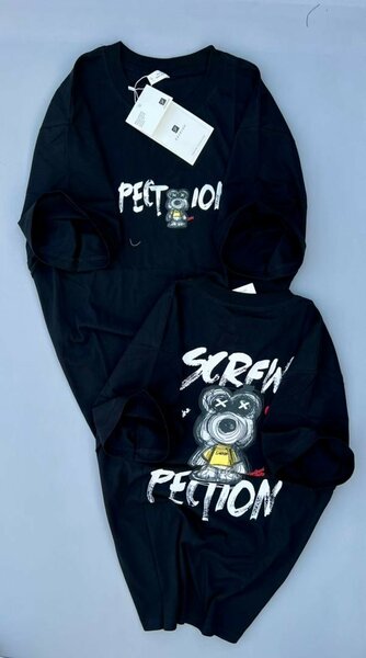 T-shirt noir avec impression