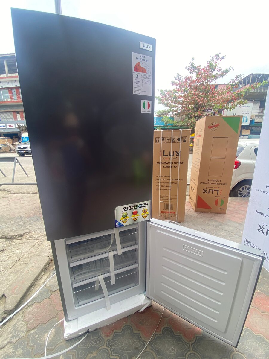 Réfrigérateur double porte élégant