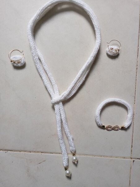 Collier et Bijoux en Laine