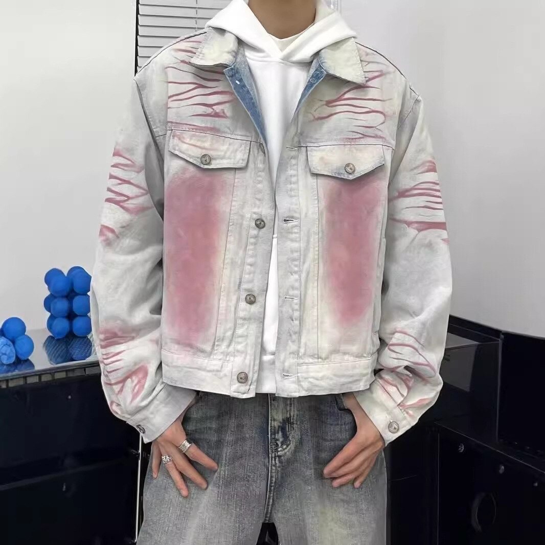 Джинсовая куртка с эффектом потертостей и абстрактными узора