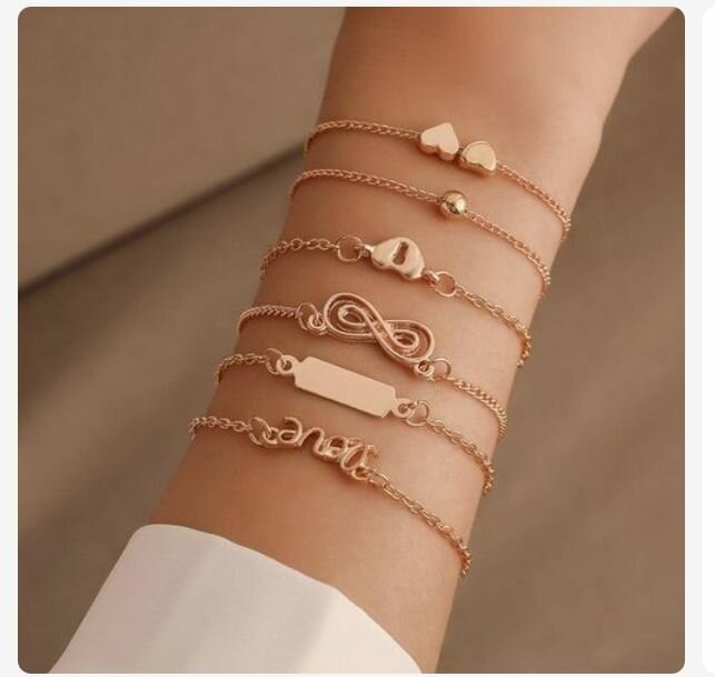 Ensemble de bracelets dorés