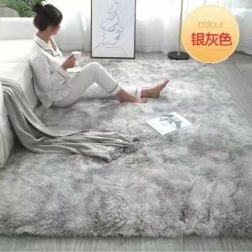 Fluffy Center Carpet