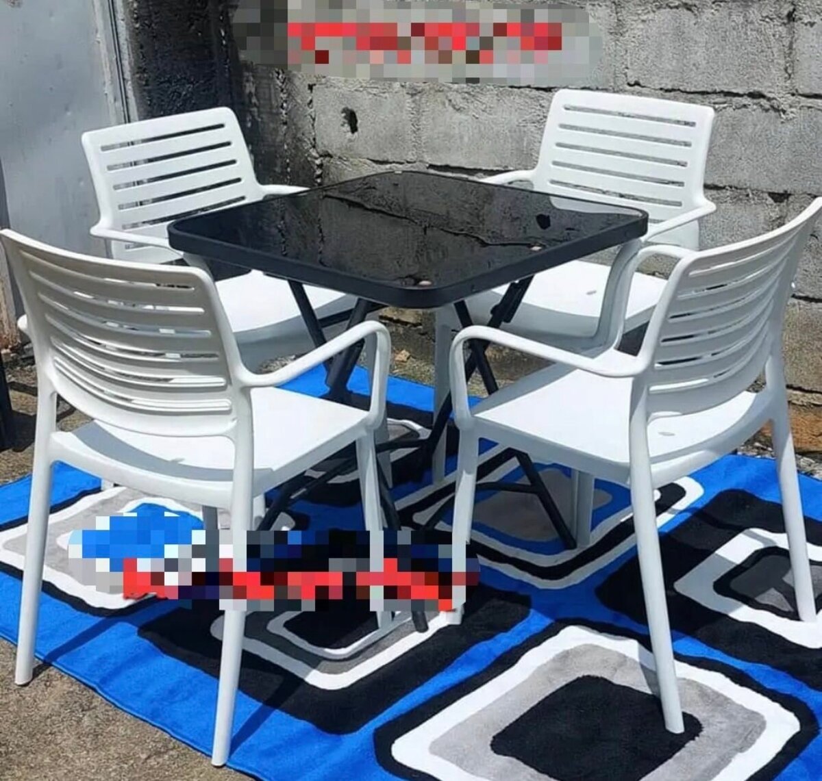 Ensemble table et chaises extérieur