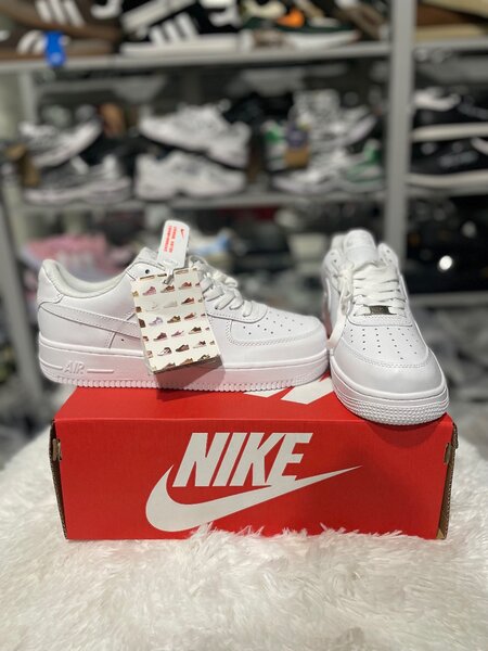 Chaussures Nike Air Force 1