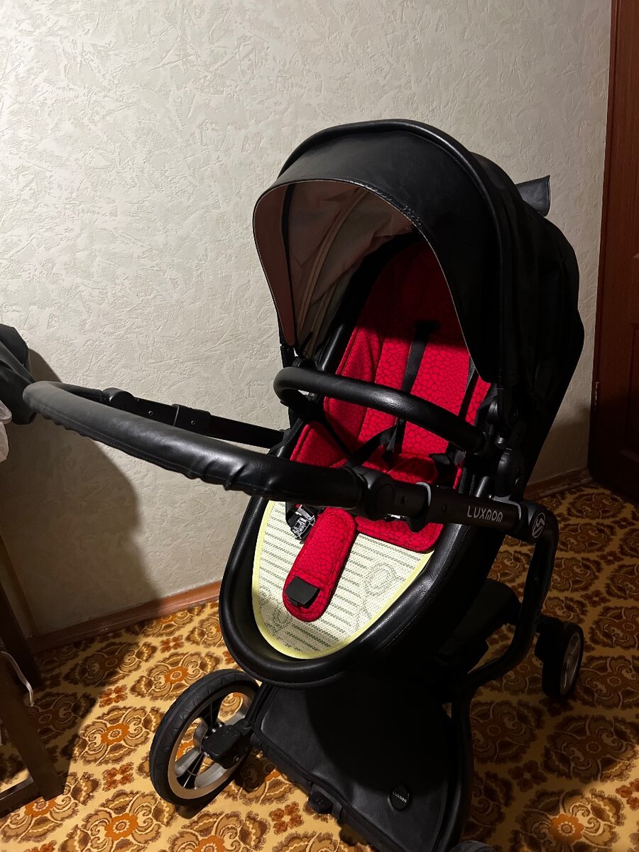 Коляска 2 в 1 экокожа черная Luxmom