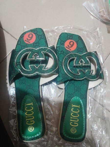 Ladies slippers