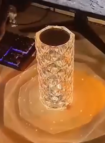 Embellissez vos différents pieces avec La Lampe de Bureau LE