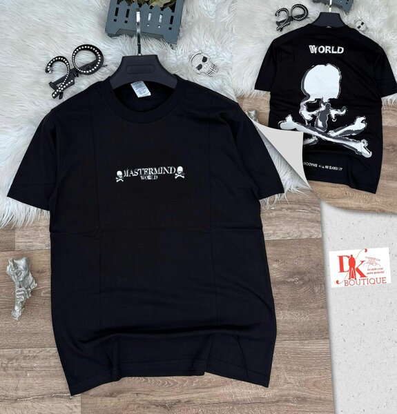 T-shirt noire à motif crâne